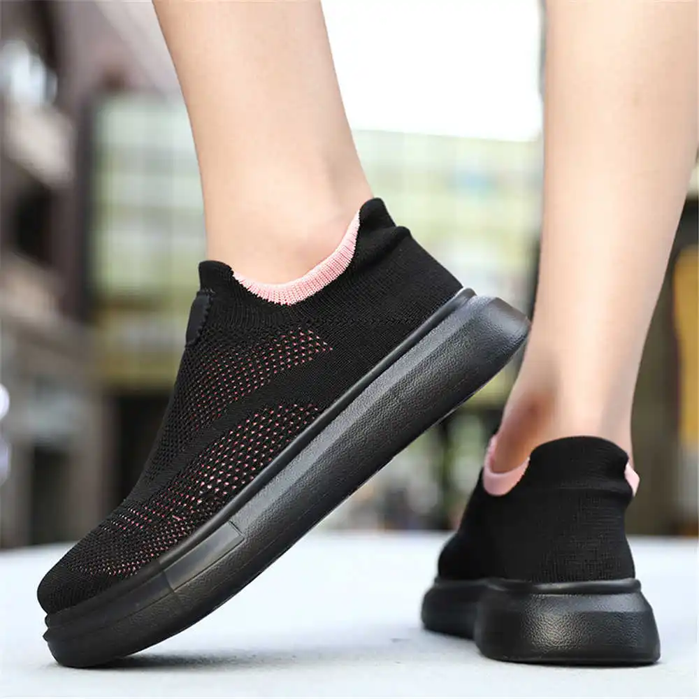 Office Tech Setup - Calze con plateau scarpe marroni per