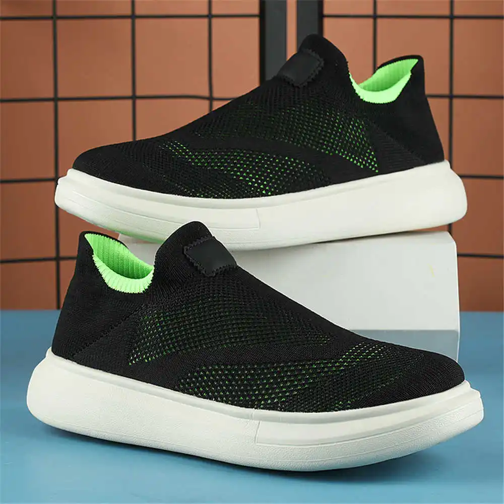 Calze con plateau scarpe marro - Office Tech Setup recensione e prezzo